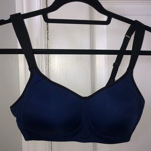 Nike sports bra 32d